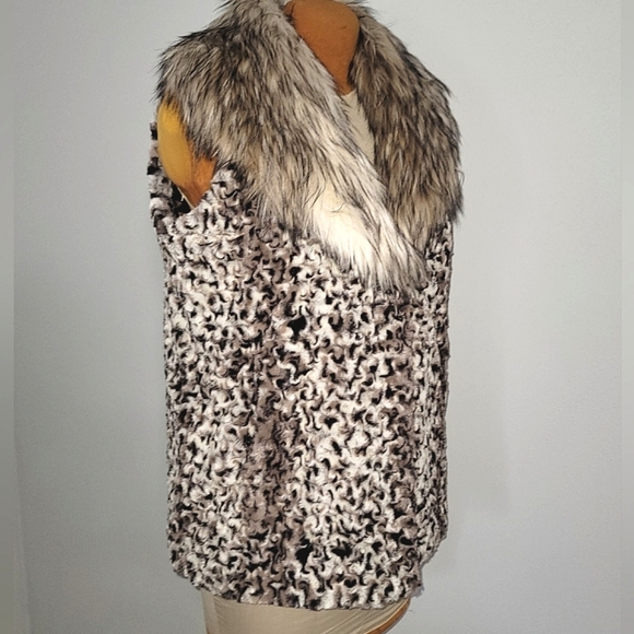 Stunning Adrienne Landau Vest - Picture 2 of 16